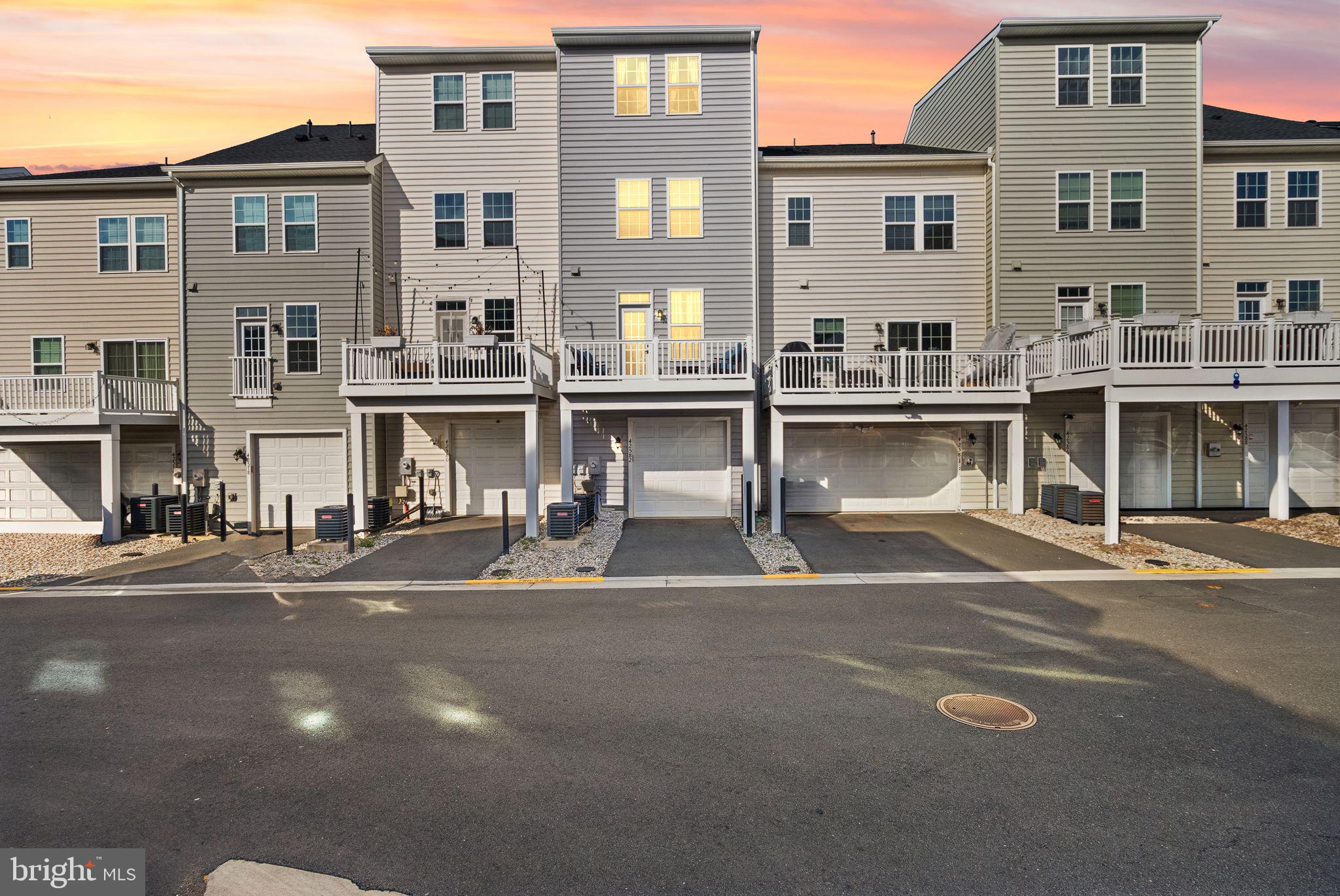 ARCOLA TOWN CENTER - Residential