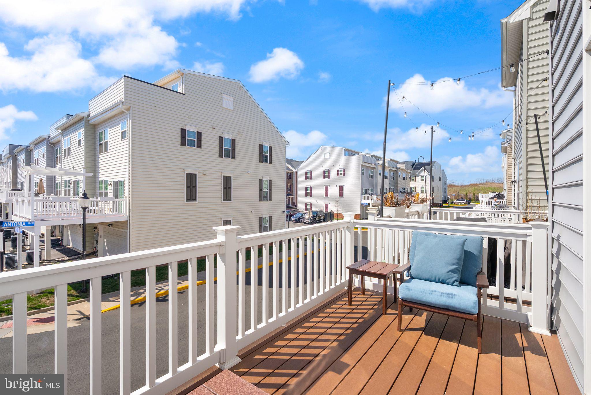 ARCOLA TOWN CENTER - Residential