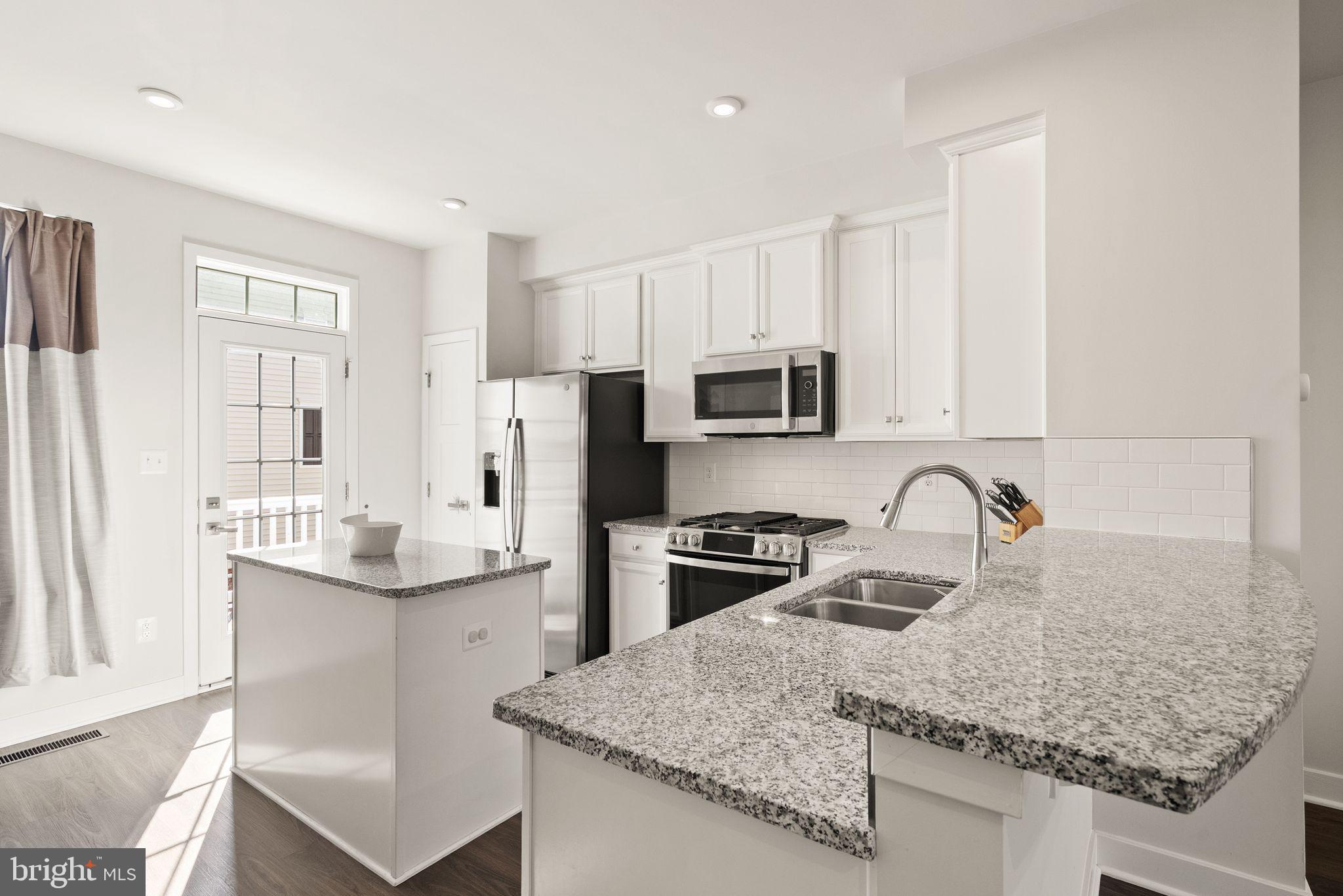 ARCOLA TOWN CENTER - Residential