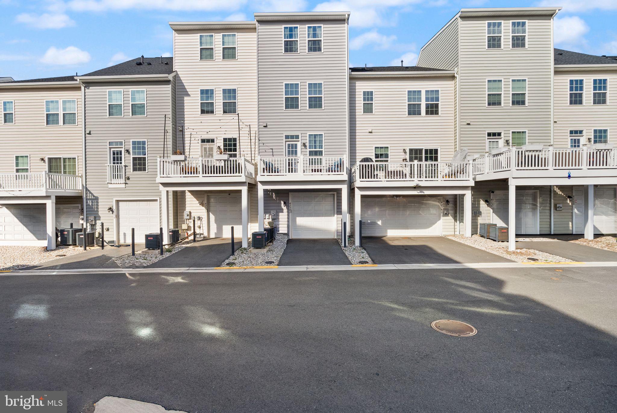 ARCOLA TOWN CENTER - Residential