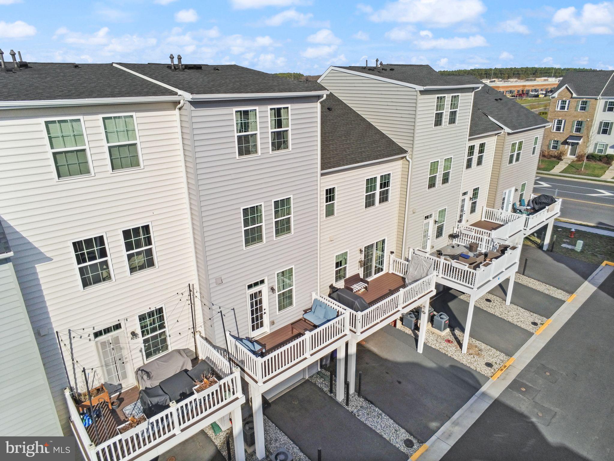 ARCOLA TOWN CENTER - Residential