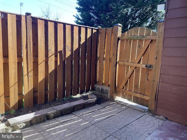 GEORGE MASON VILLAGE - Residential