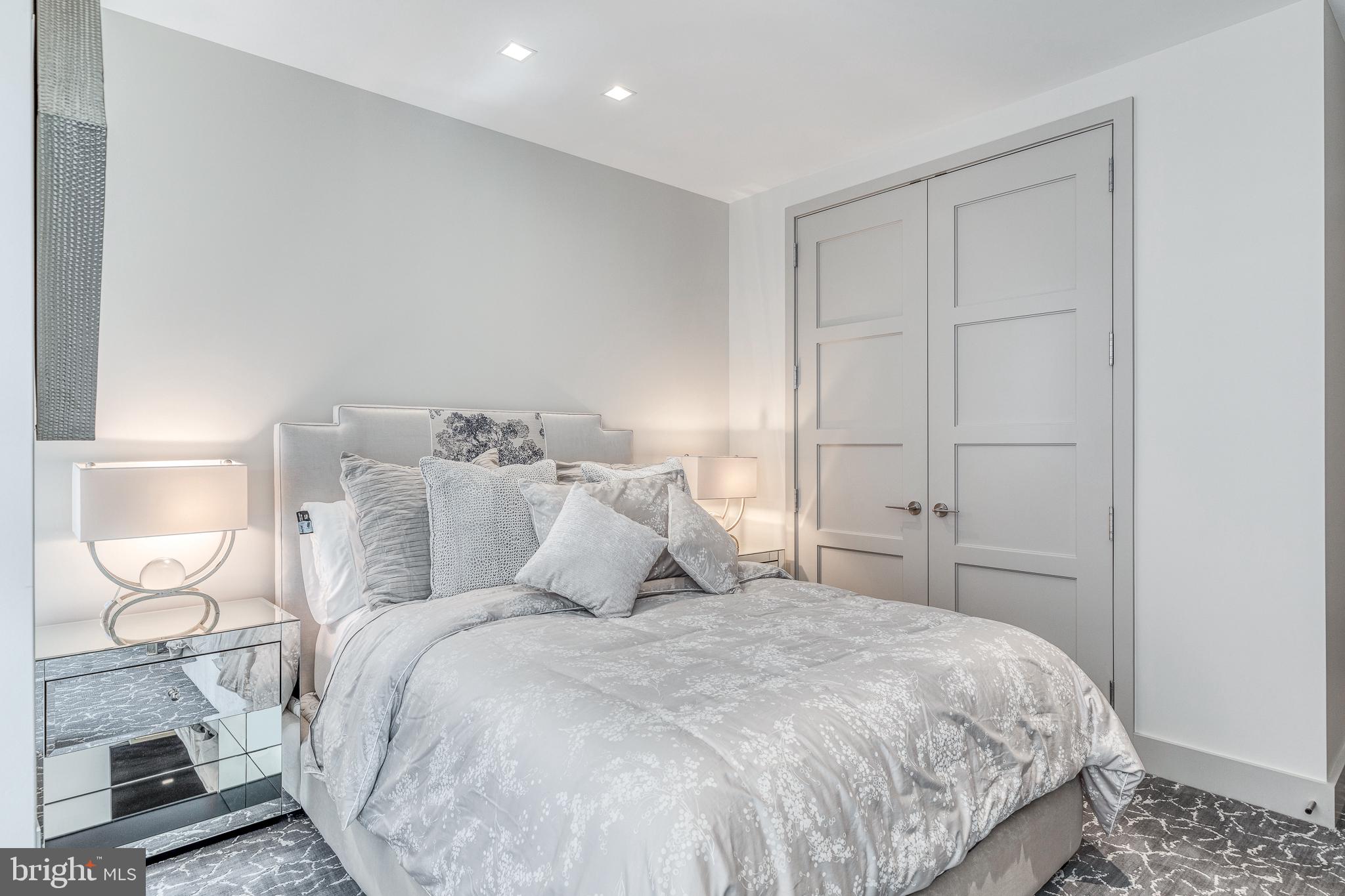 SOCIETY HILL - Residential