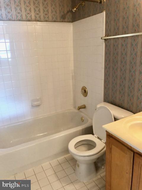 BRINKLEY PARK TOWN - Residential Lease