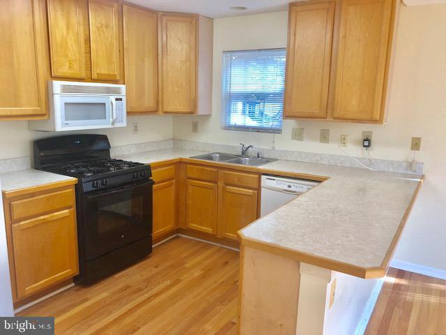 BRINKLEY PARK TOWN - Residential Lease