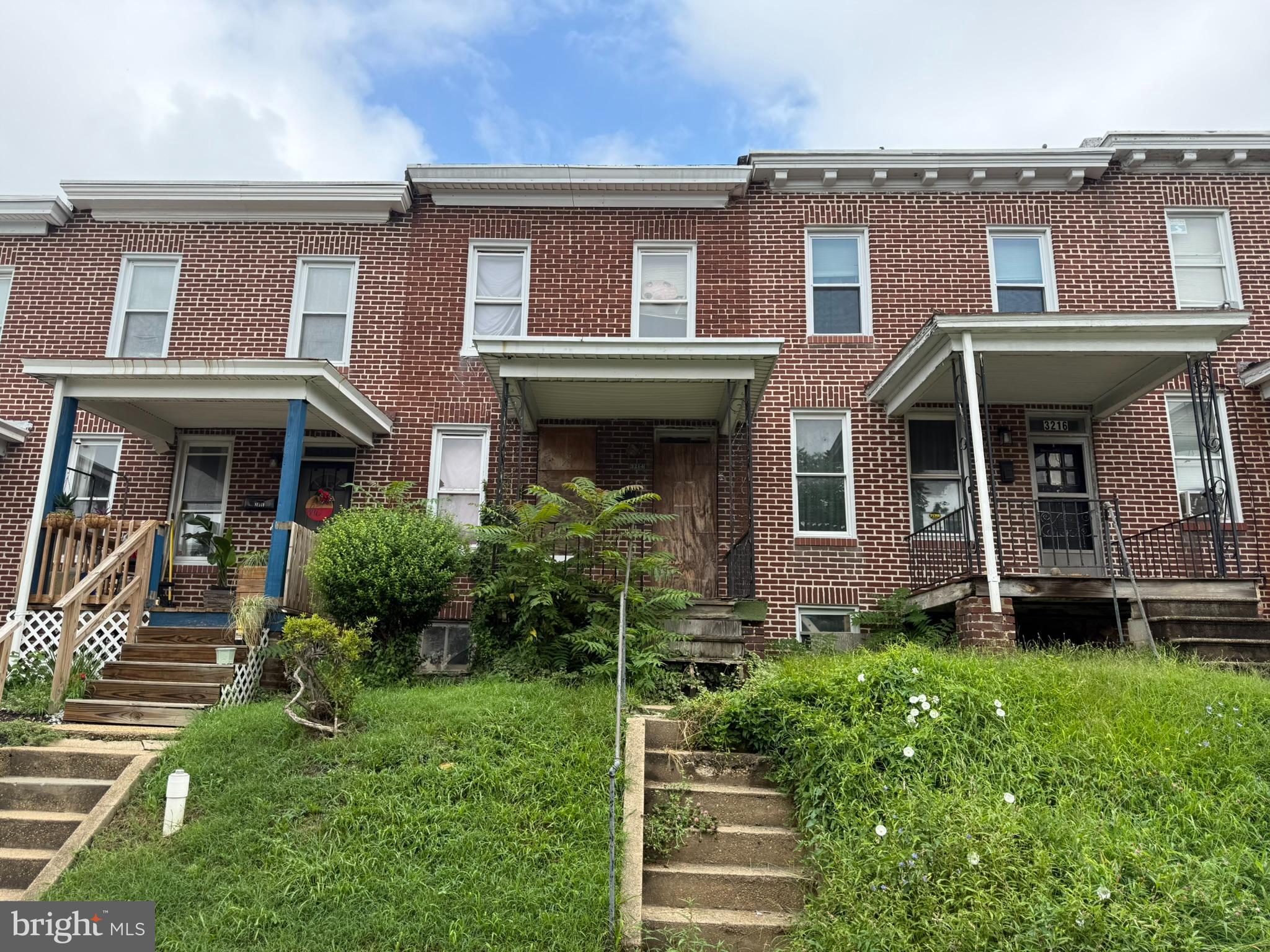 ONLINE AUCTION: Bidding begins 07/28/2025 @ 10:00 AM. Bidding ends 07/30/2025 @ 6:40 PM. List Price is Suggested Opening Bid. 2 Story Porch-Front Townhouse located in the Four By Four area of Baltimore City. Residents can enjoy the nearby attractions such as Clifton Park, Clifton Park Golf Course, Belair Edison Crossing Shopping Center, & Herring Run Park. Property is Vacant. Easy Access to Major Traffic Artery Belair Road. Deposit: $5,000.