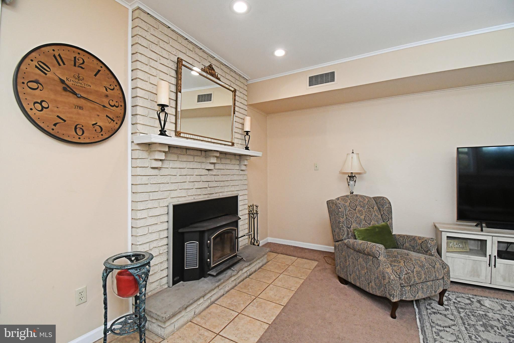 MAKEFIELD MANOR - Residential