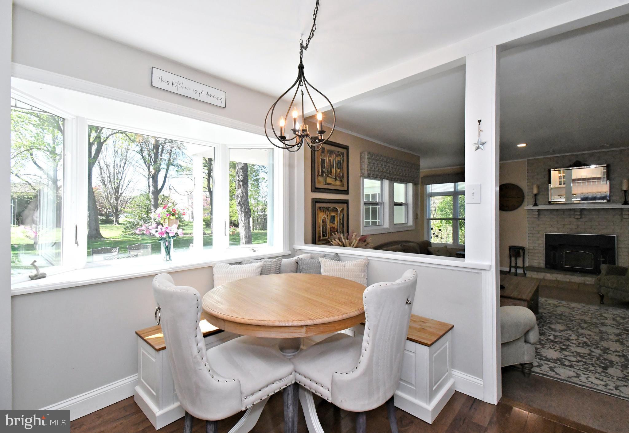 MAKEFIELD MANOR - Residential