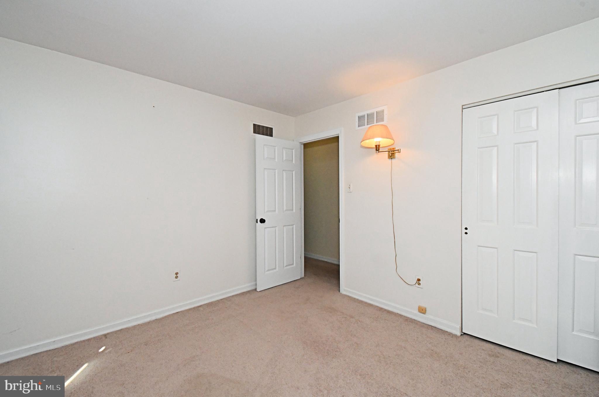 MAKEFIELD MANOR - Residential