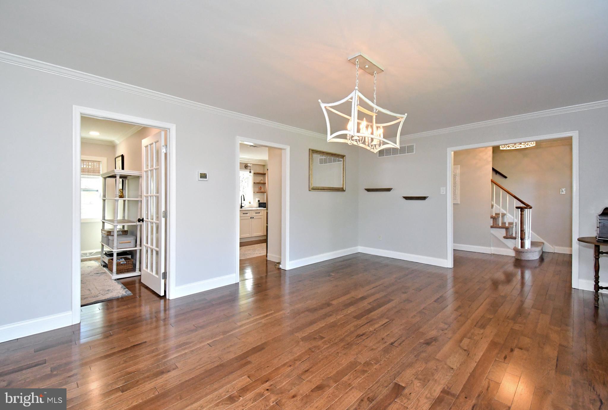 MAKEFIELD MANOR - Residential