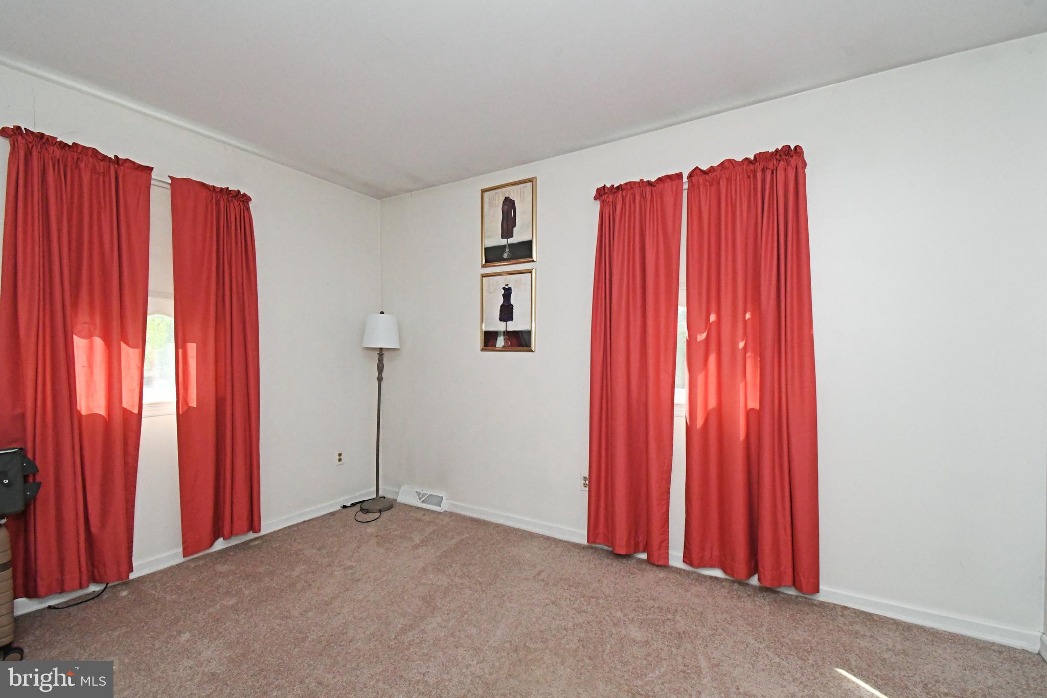 MAKEFIELD MANOR - Residential