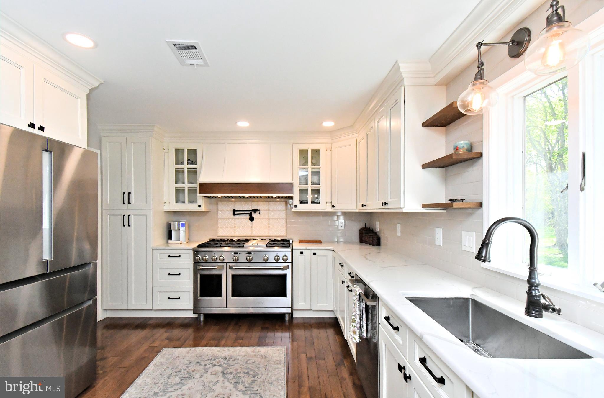 MAKEFIELD MANOR - Residential