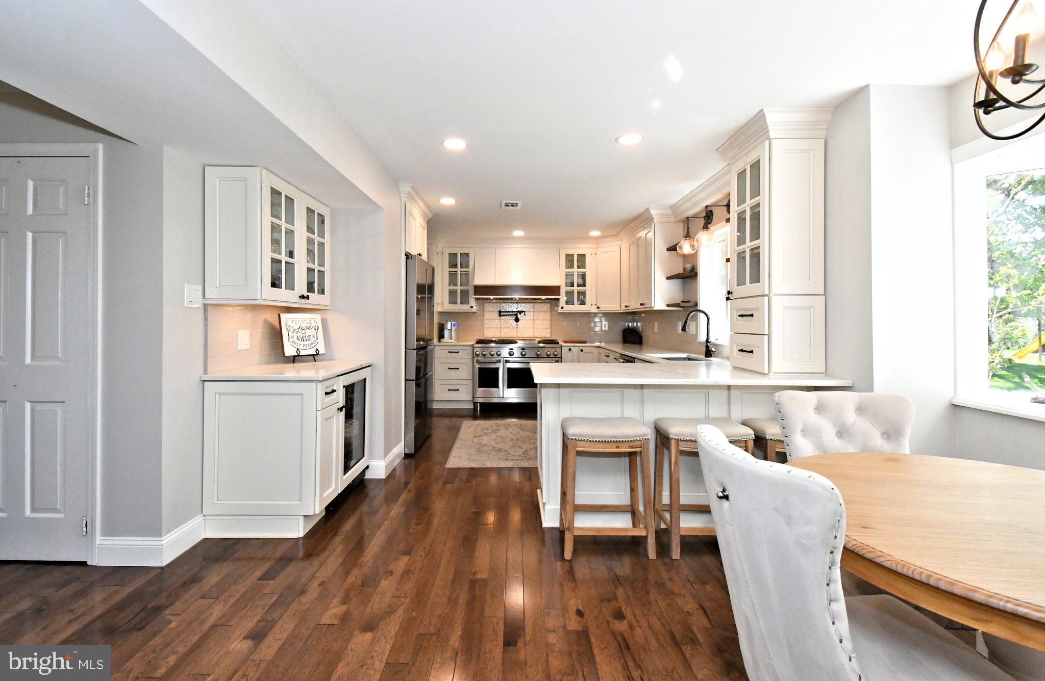 MAKEFIELD MANOR - Residential