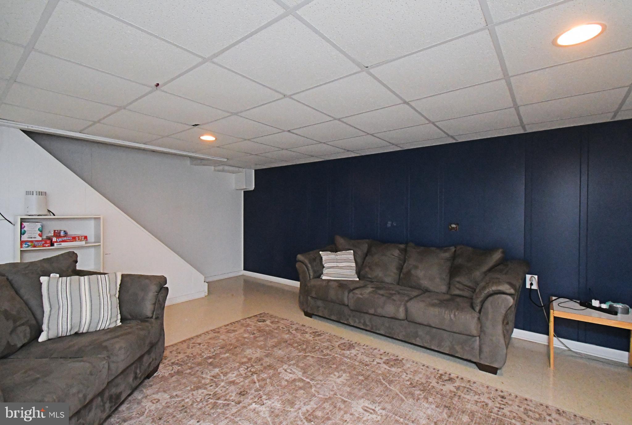 MAKEFIELD MANOR - Residential