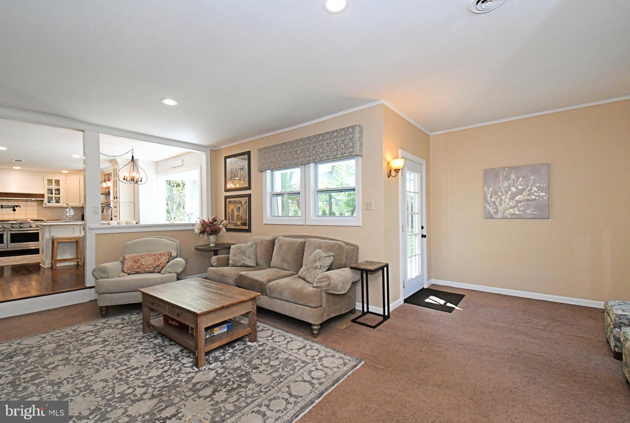 MAKEFIELD MANOR - Residential