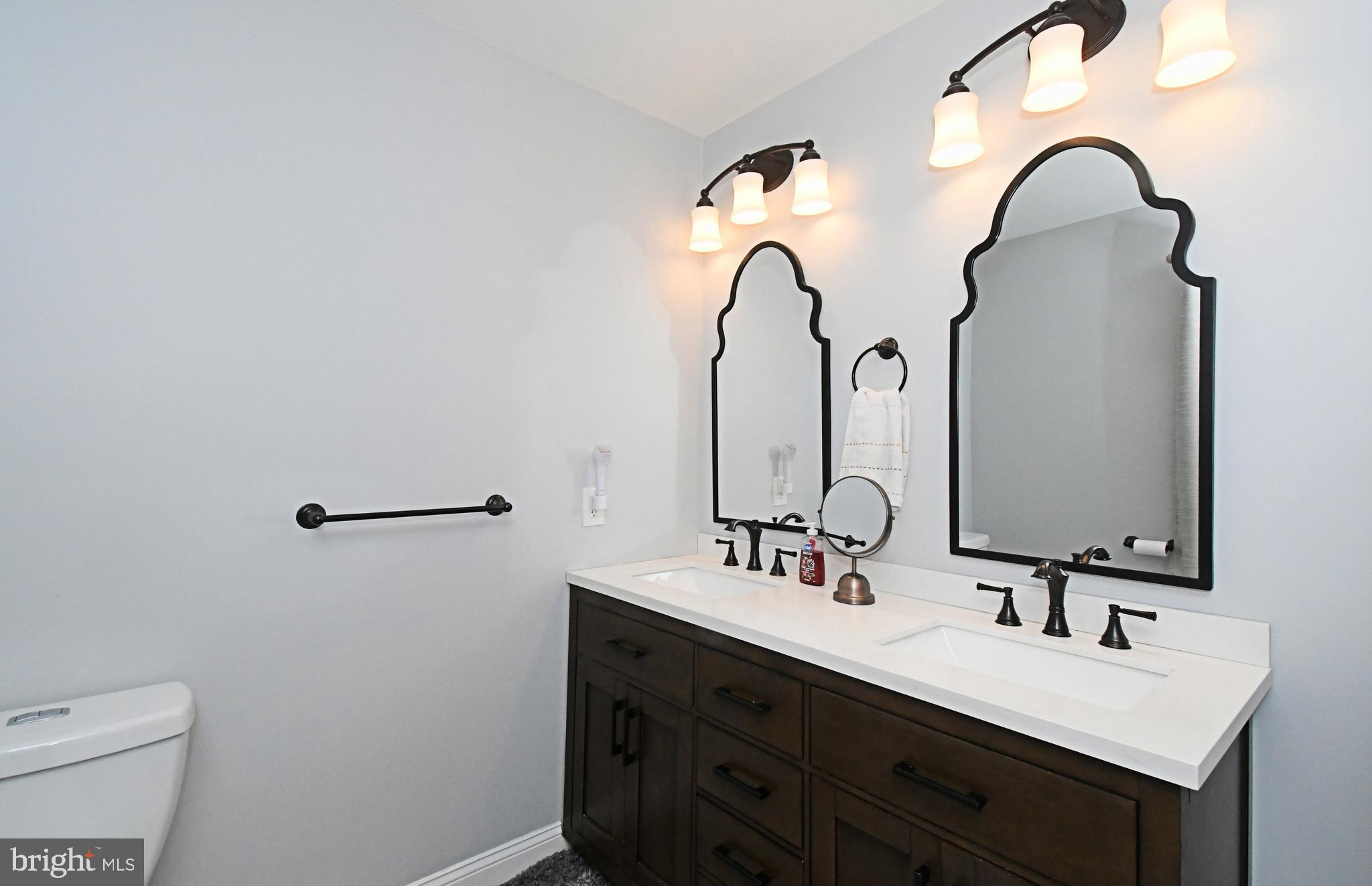 MAKEFIELD MANOR - Residential