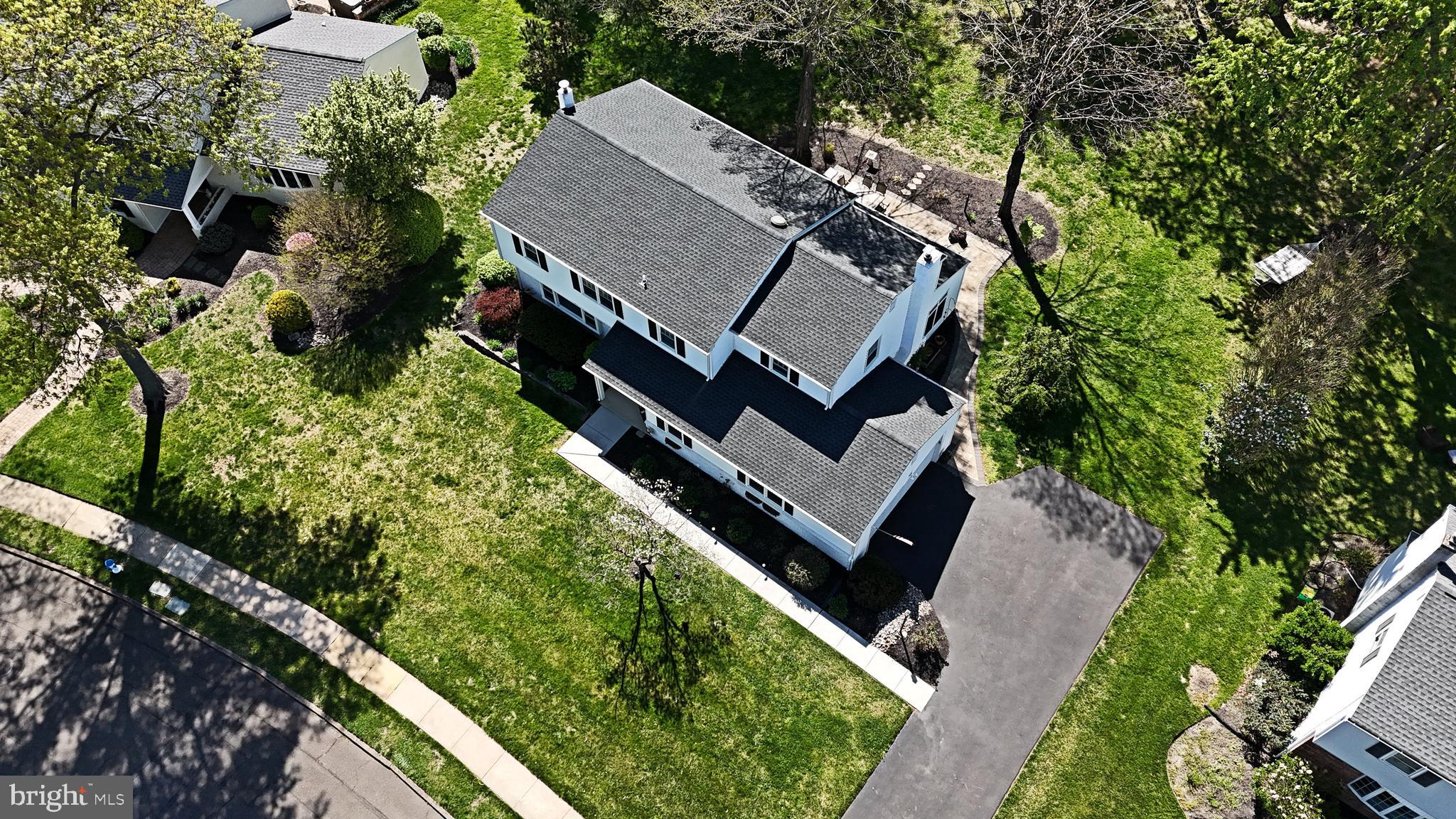 MAKEFIELD MANOR - Residential