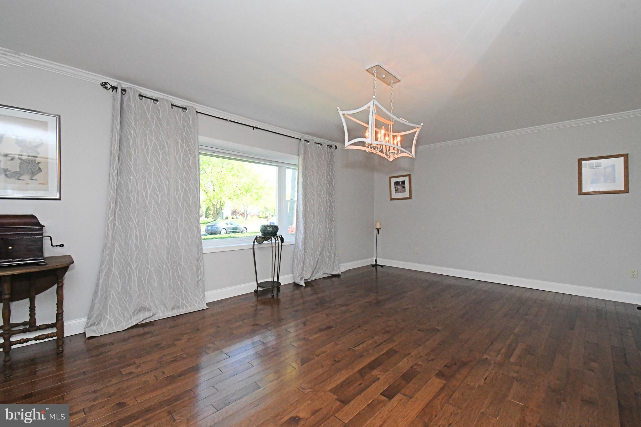 MAKEFIELD MANOR - Residential