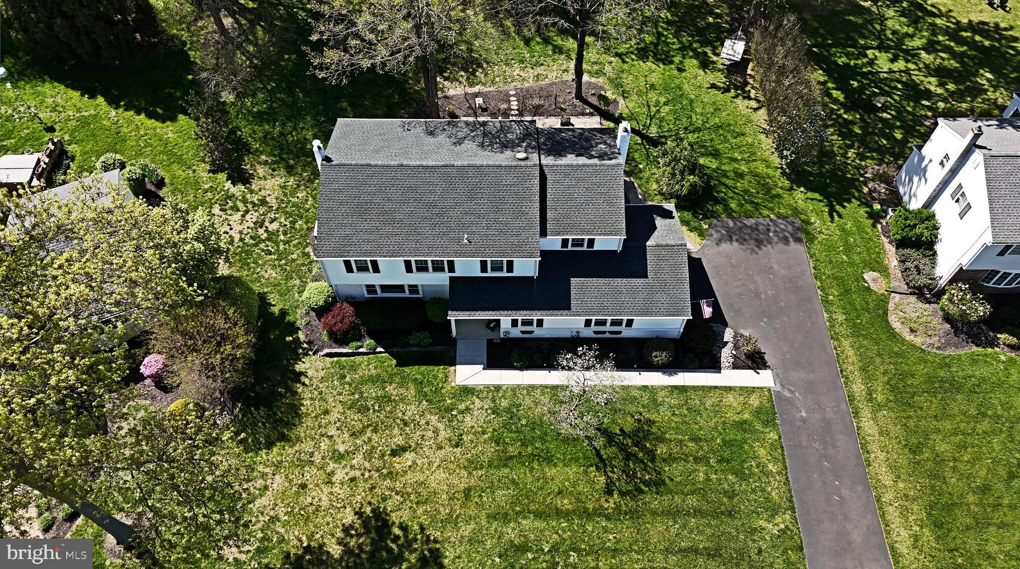 MAKEFIELD MANOR - Residential