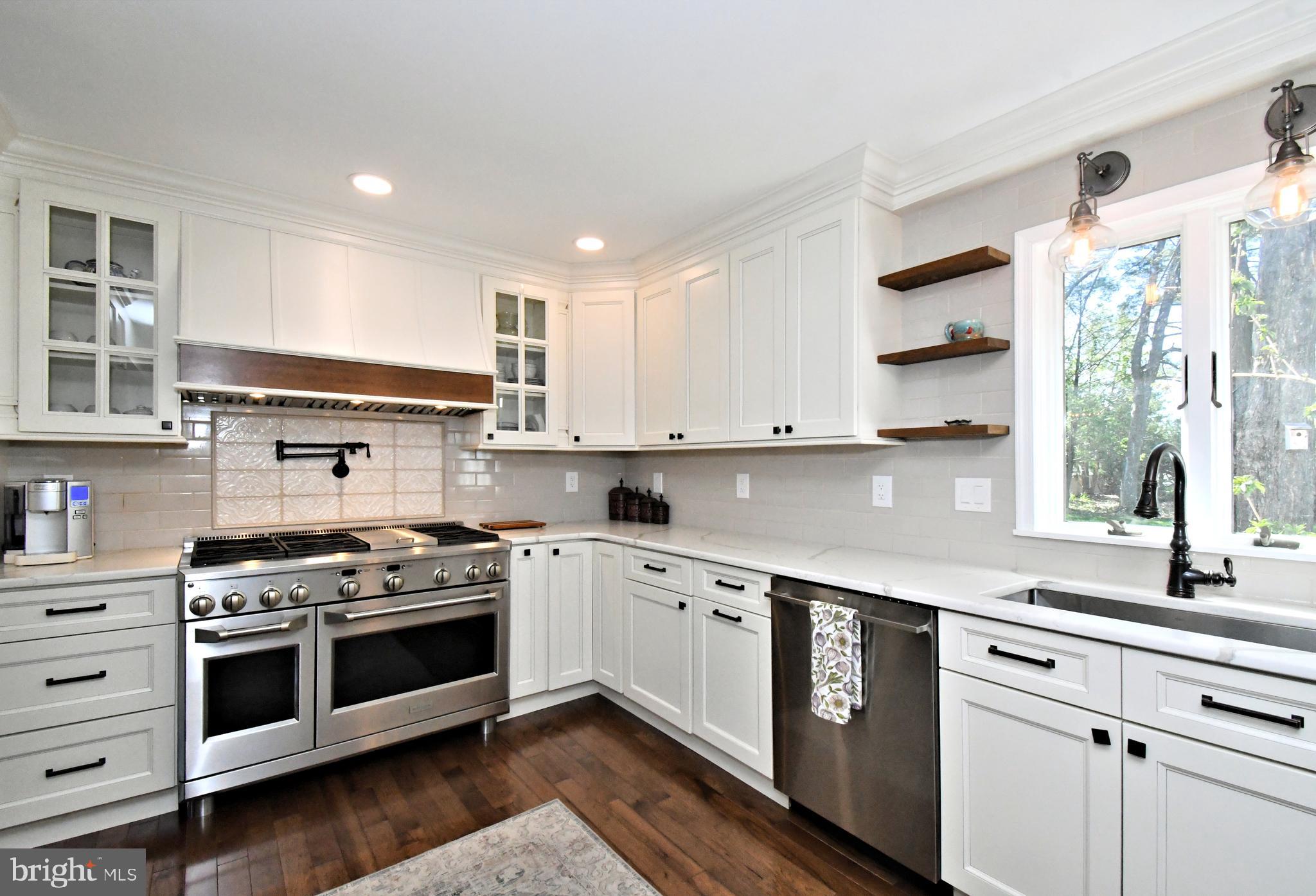 MAKEFIELD MANOR - Residential