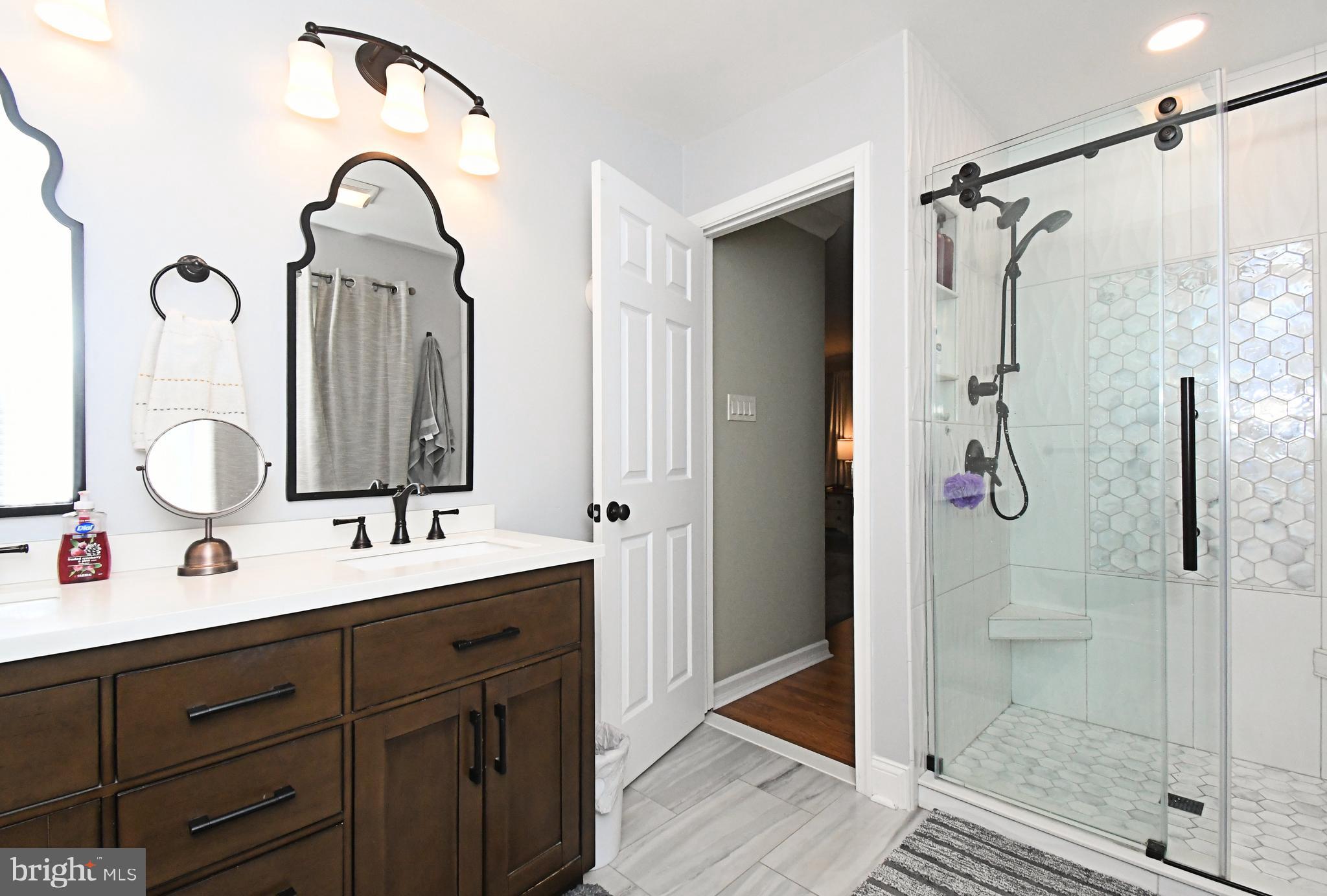 MAKEFIELD MANOR - Residential