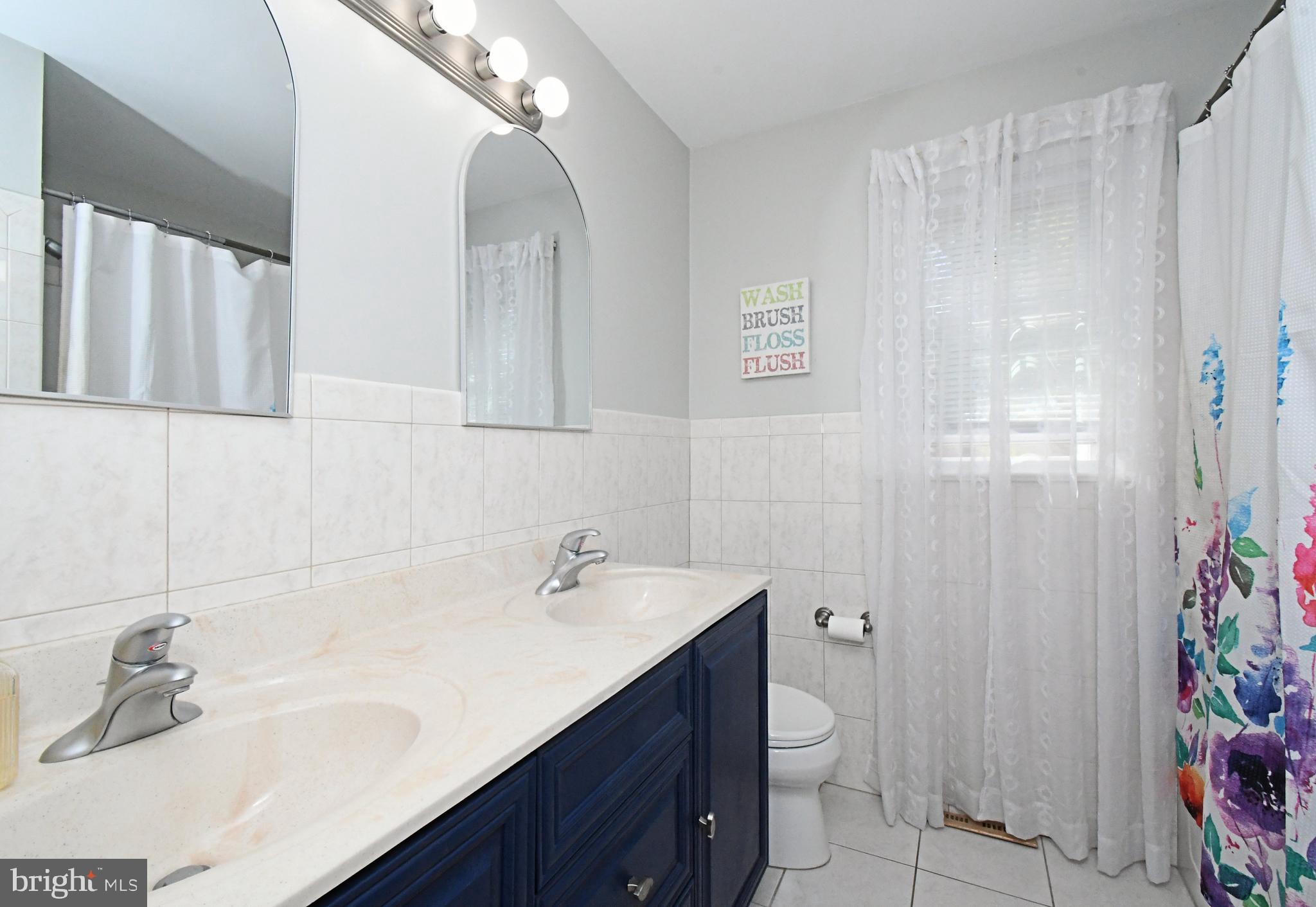 MAKEFIELD MANOR - Residential