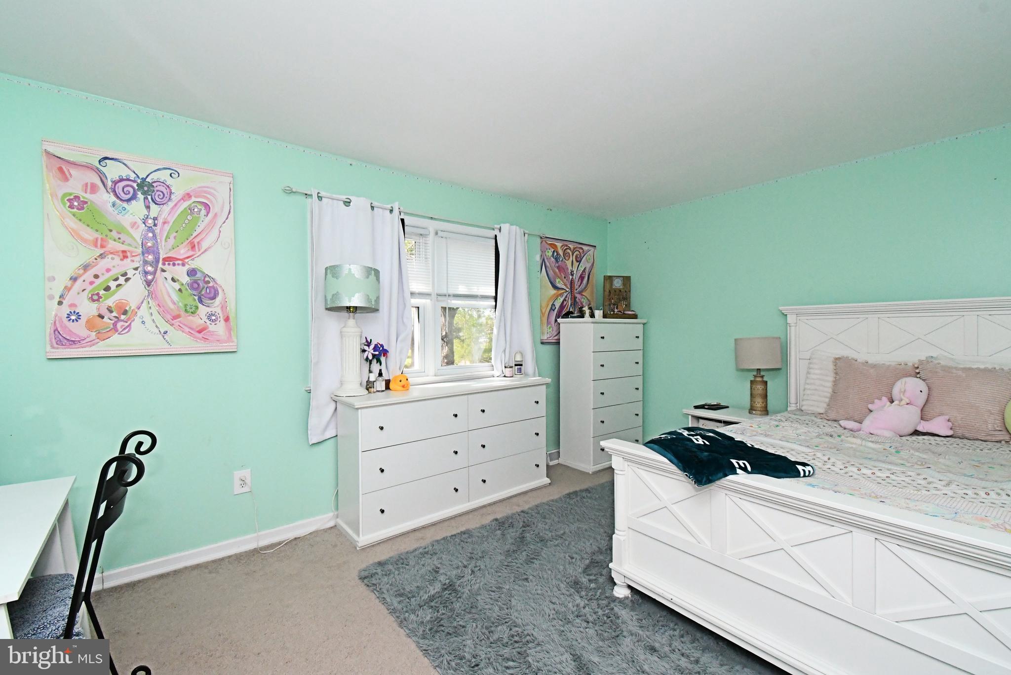 MAKEFIELD MANOR - Residential