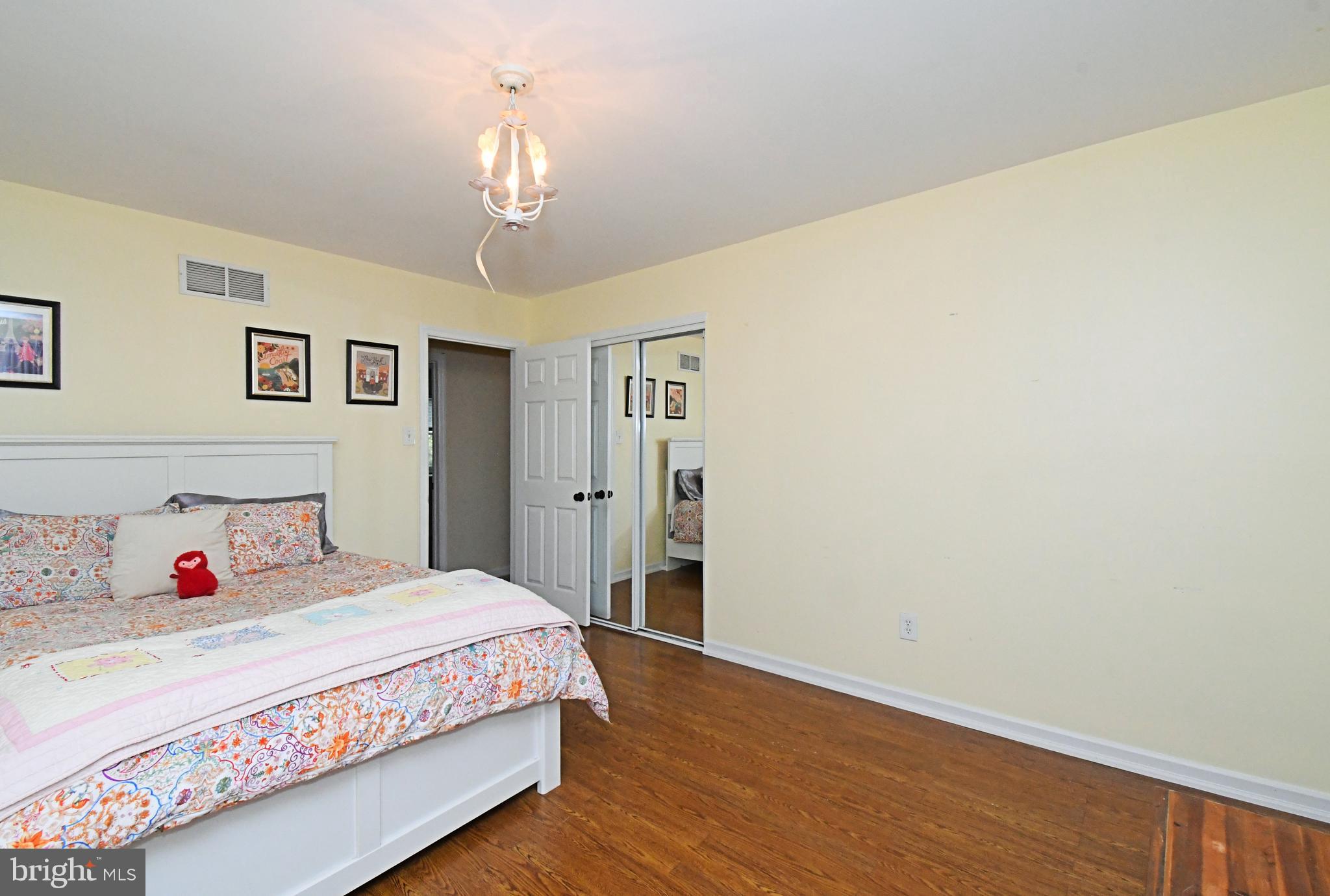 MAKEFIELD MANOR - Residential