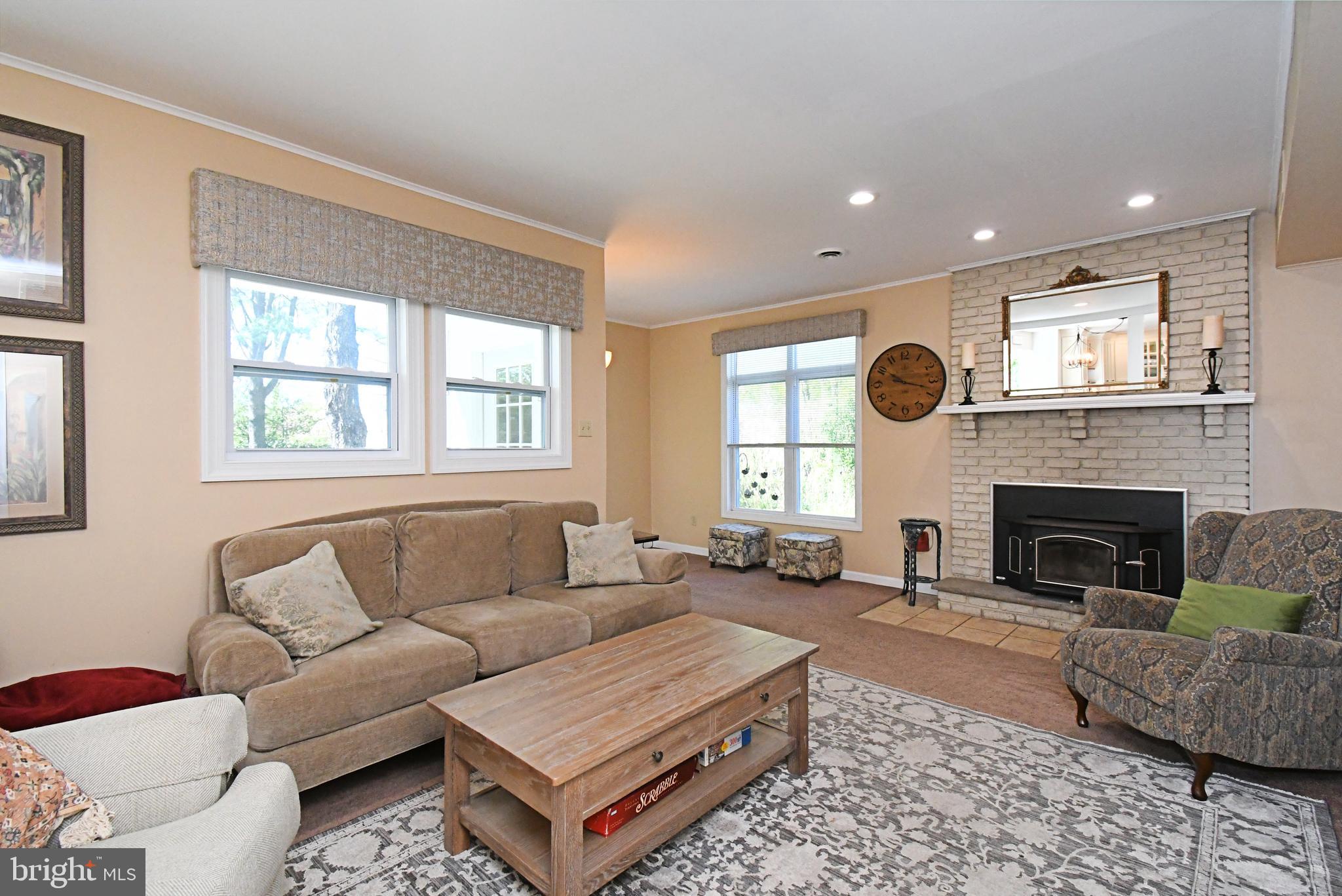 MAKEFIELD MANOR - Residential