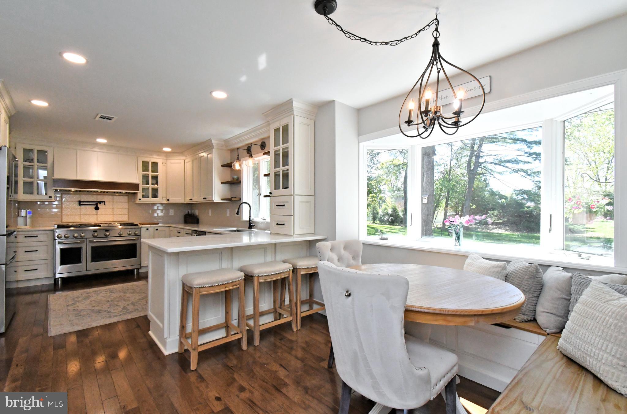 MAKEFIELD MANOR - Residential