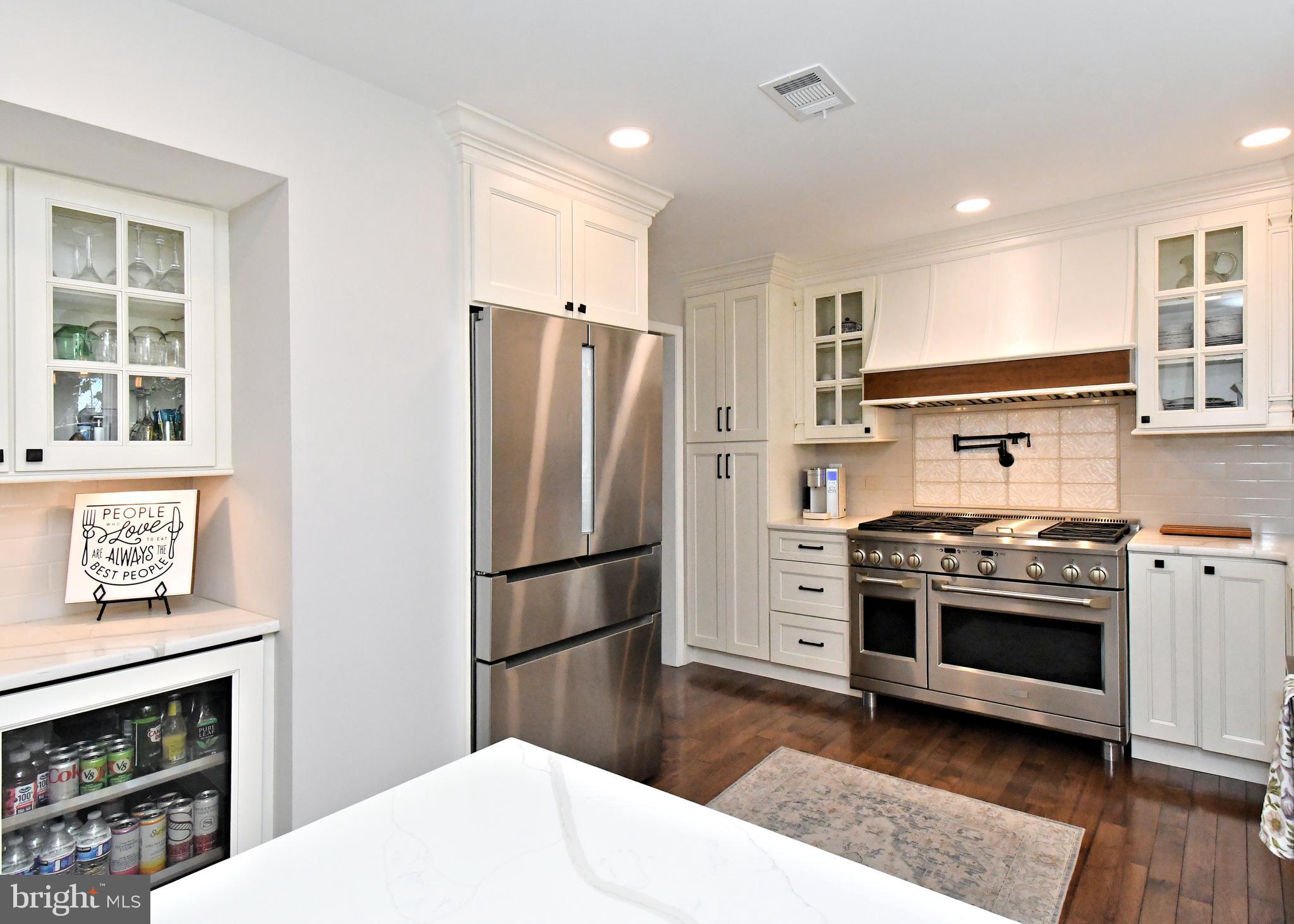 MAKEFIELD MANOR - Residential