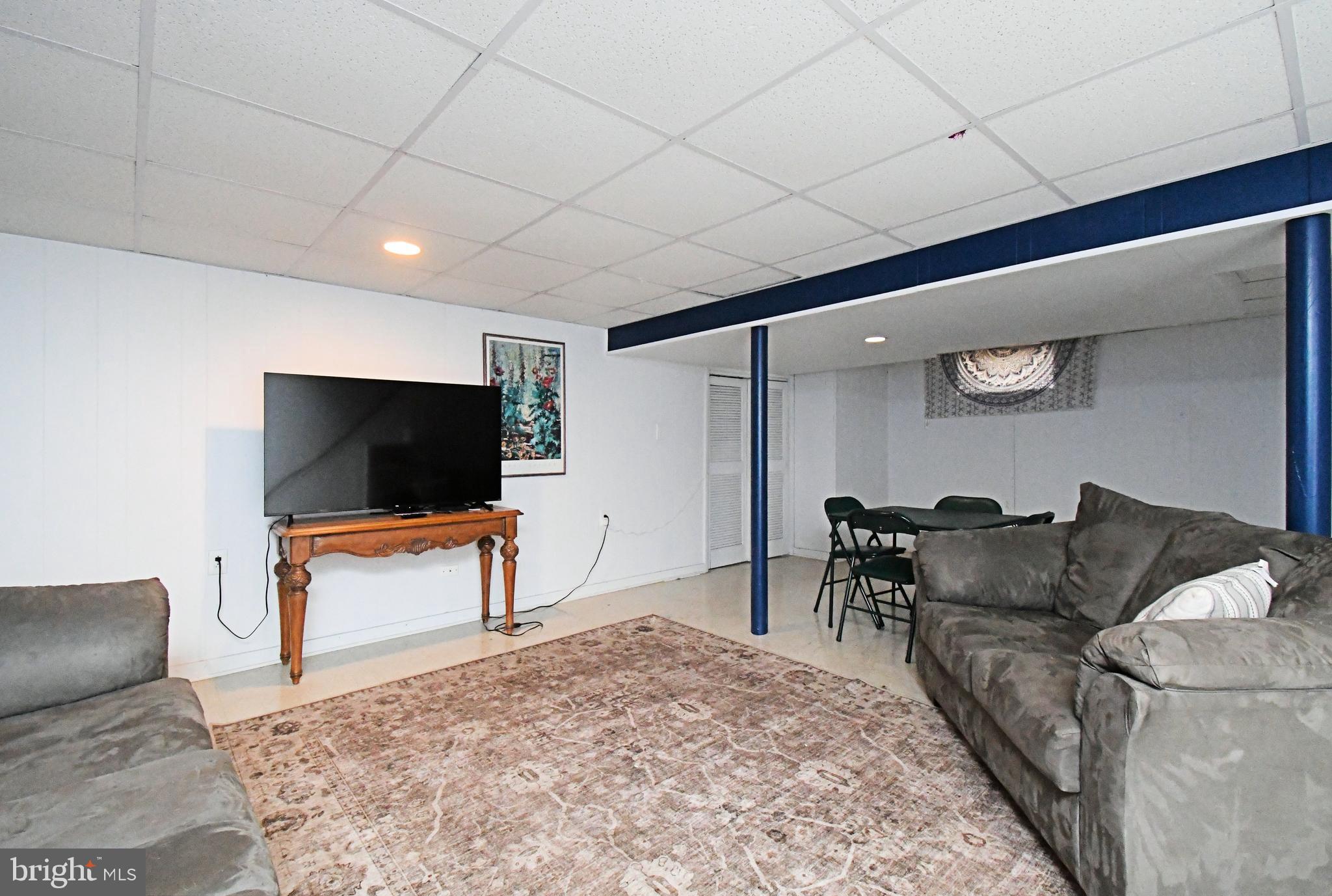 MAKEFIELD MANOR - Residential