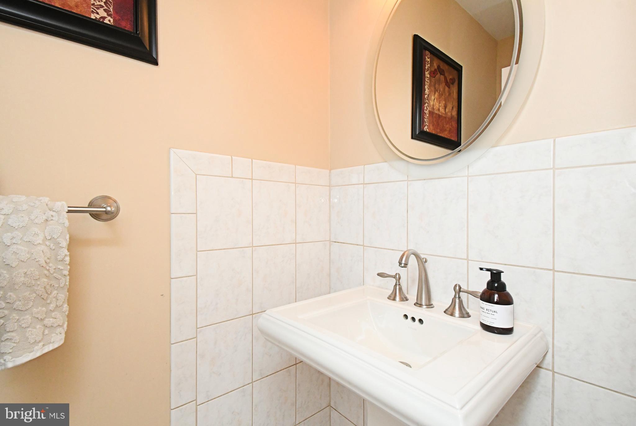 MAKEFIELD MANOR - Residential