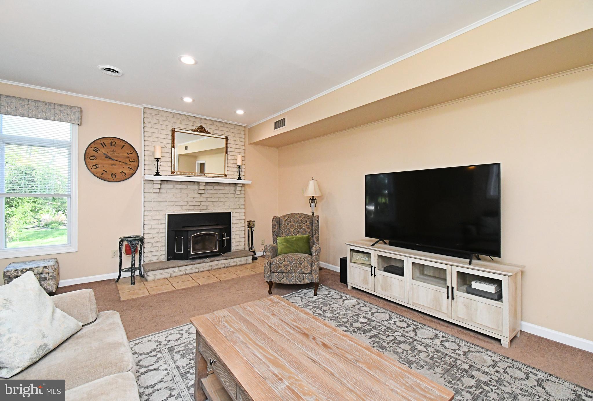 MAKEFIELD MANOR - Residential