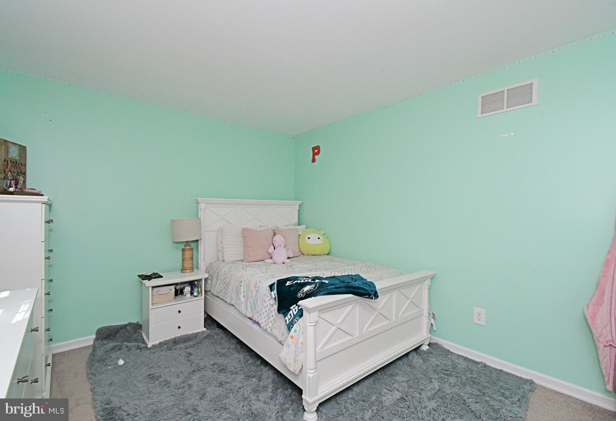 MAKEFIELD MANOR - Residential