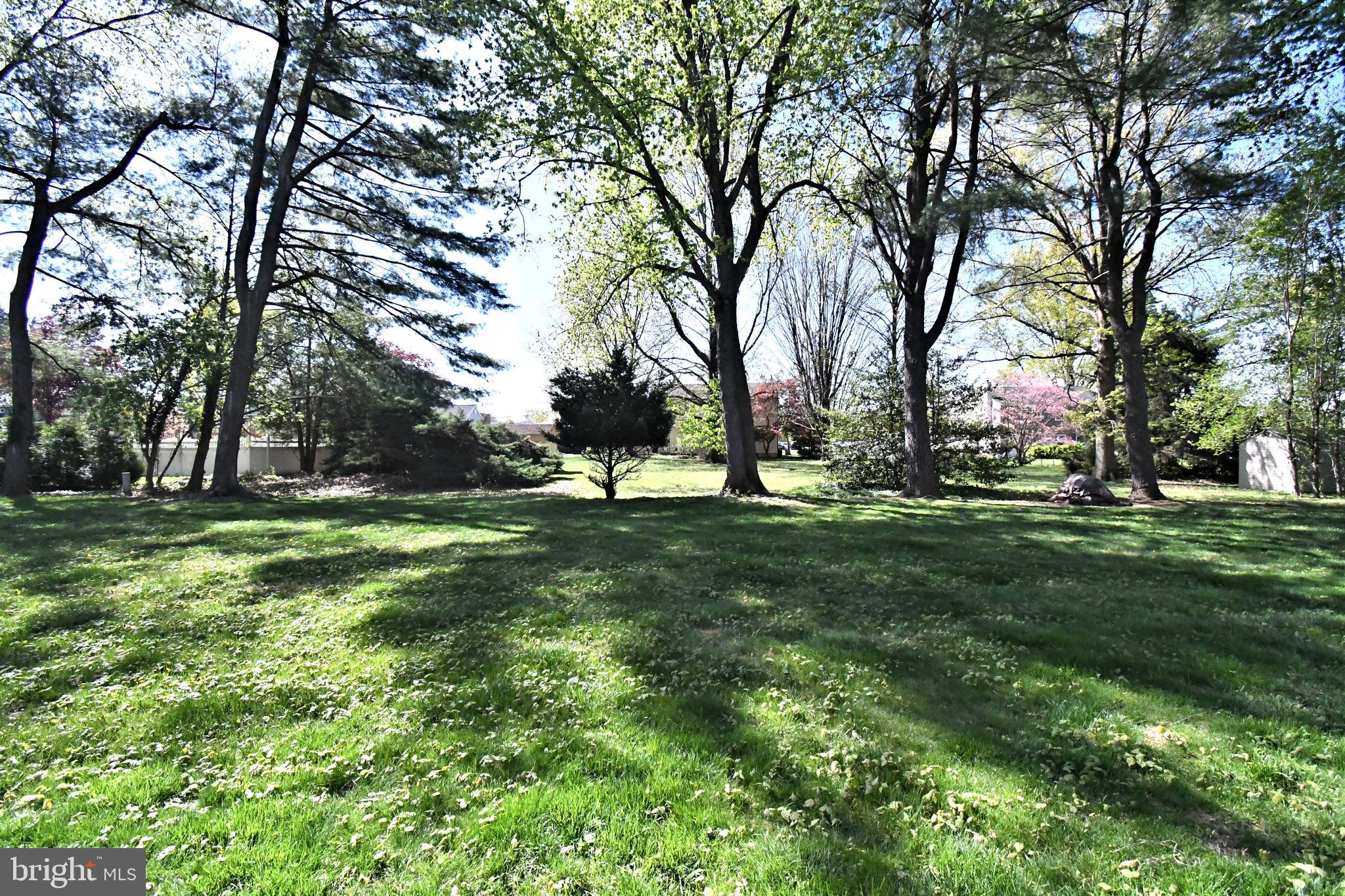 MAKEFIELD MANOR - Residential