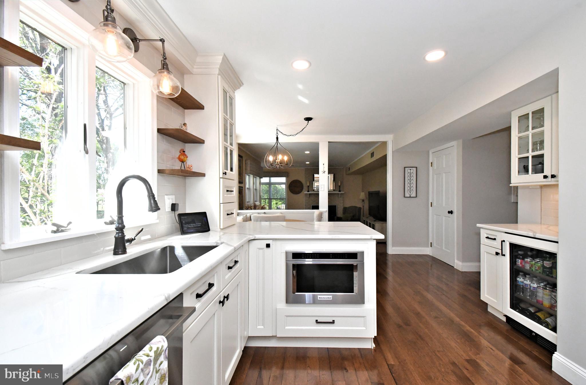 MAKEFIELD MANOR - Residential