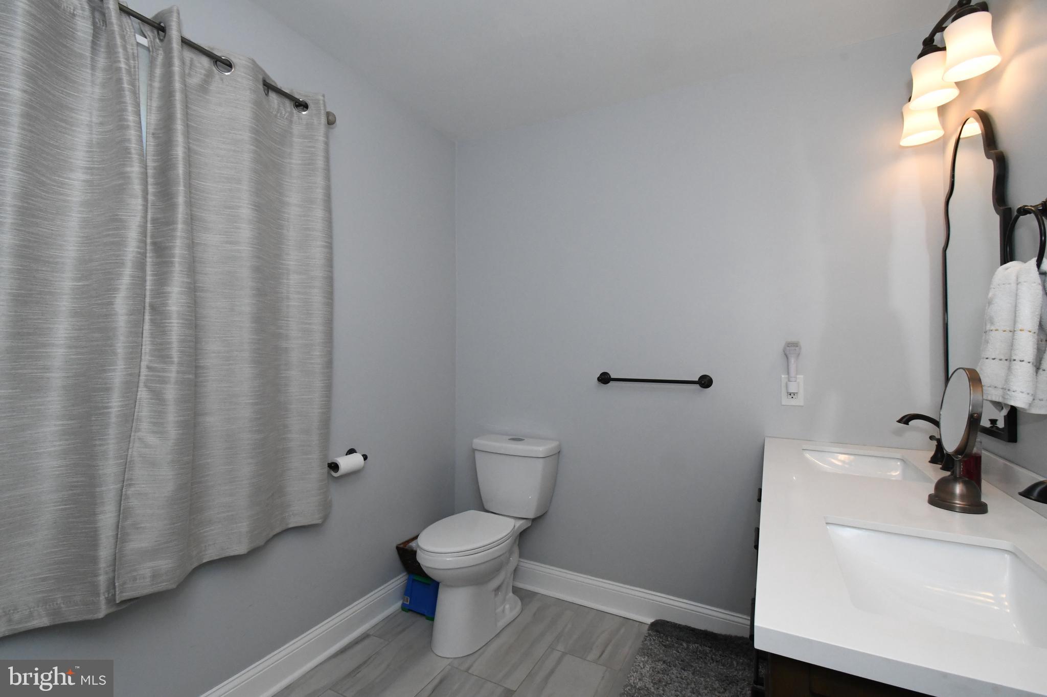 MAKEFIELD MANOR - Residential