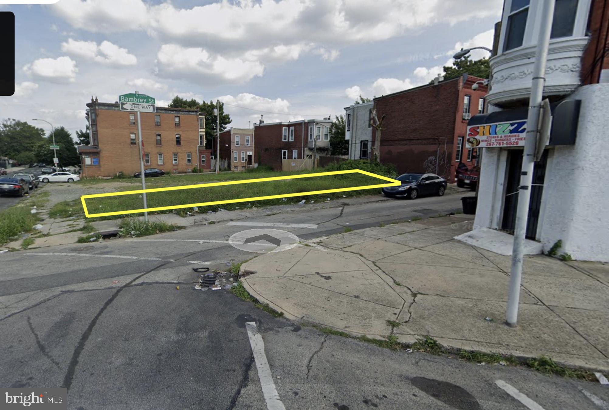 Main image without alt text