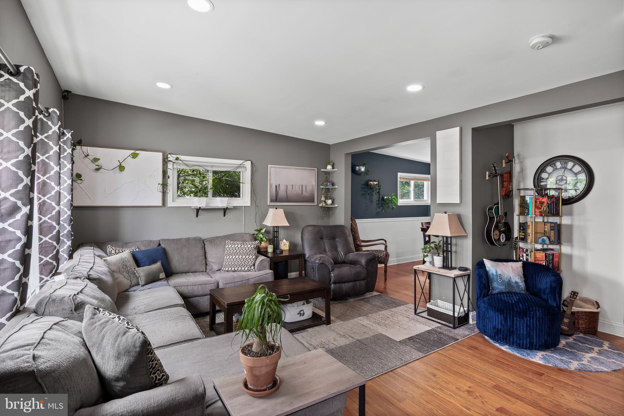 304 W MAIDEN LANE