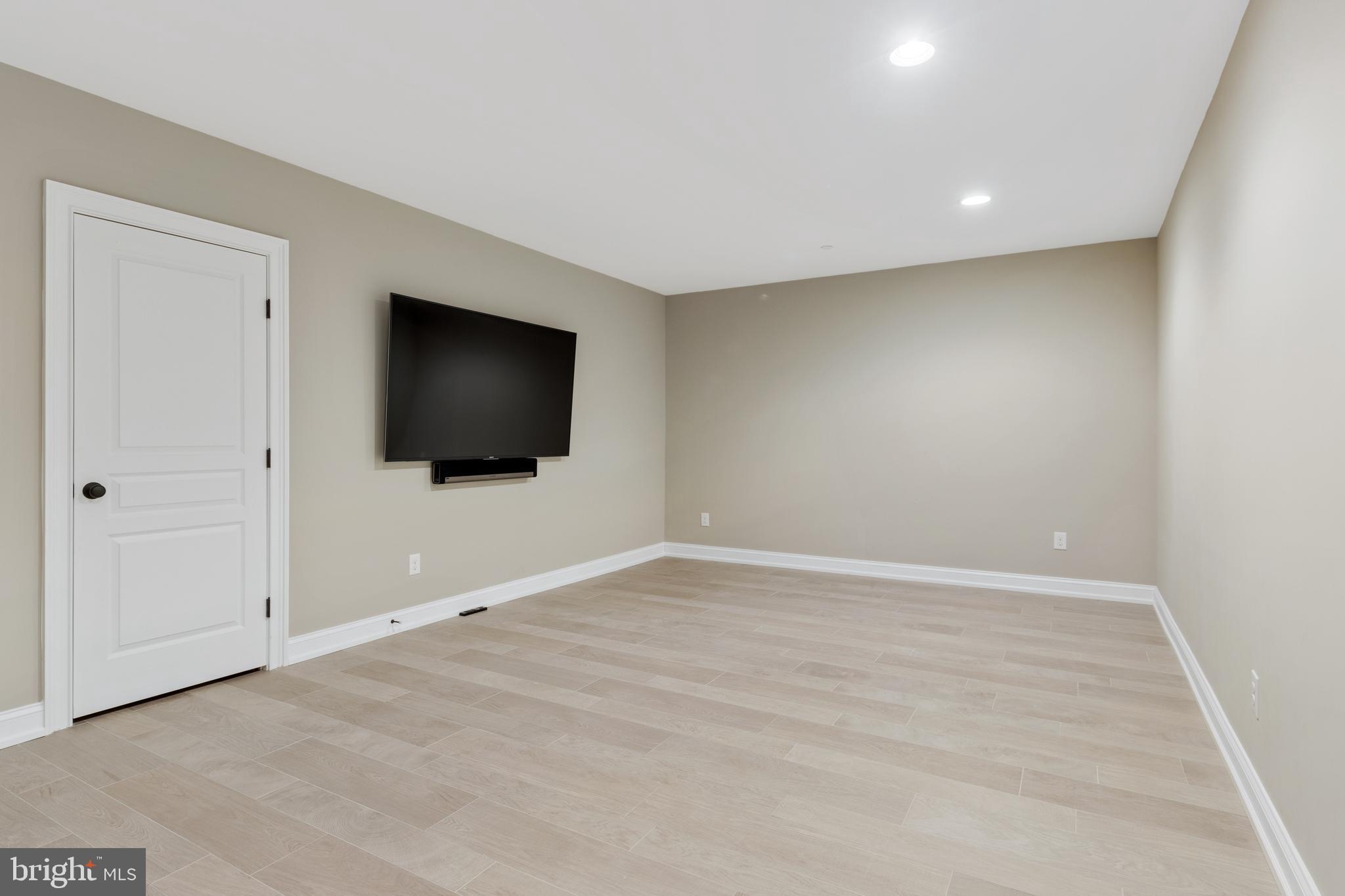 WHITE HORSE - Residential