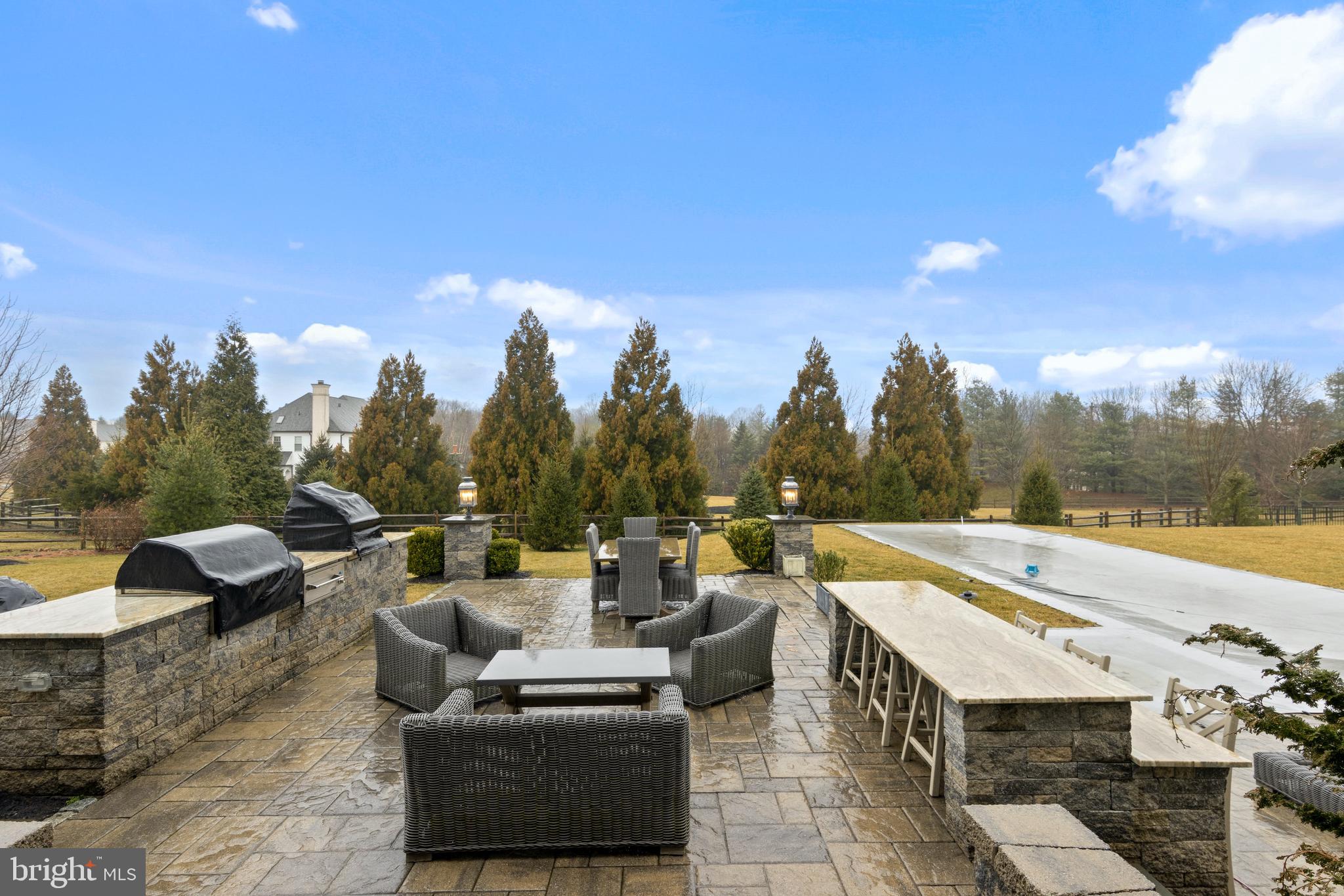 WHITE HORSE - Residential