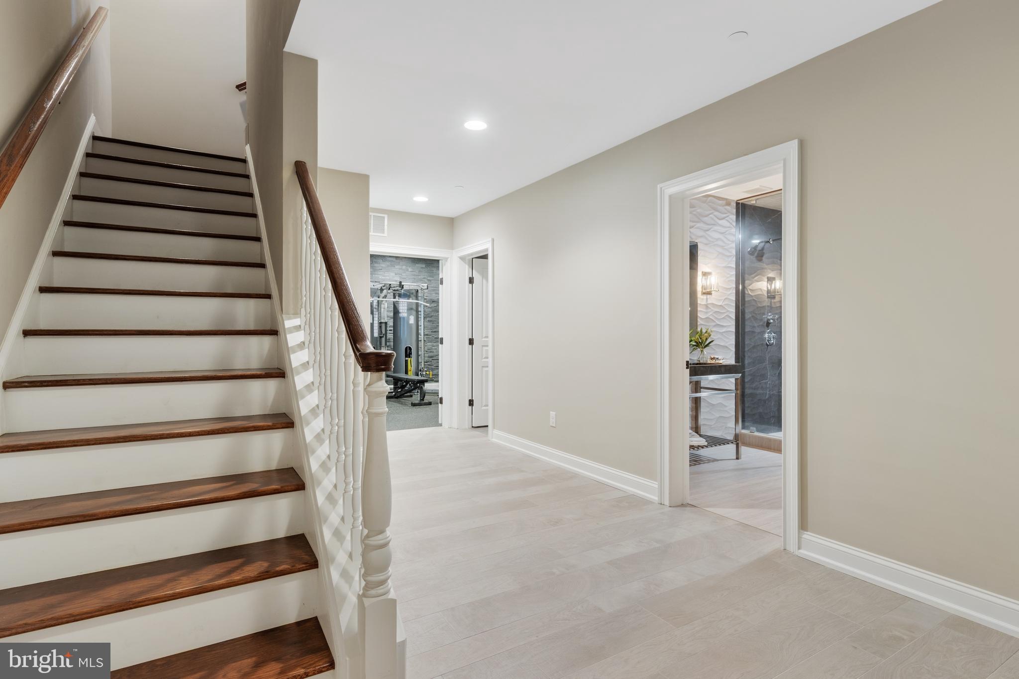 WHITE HORSE - Residential