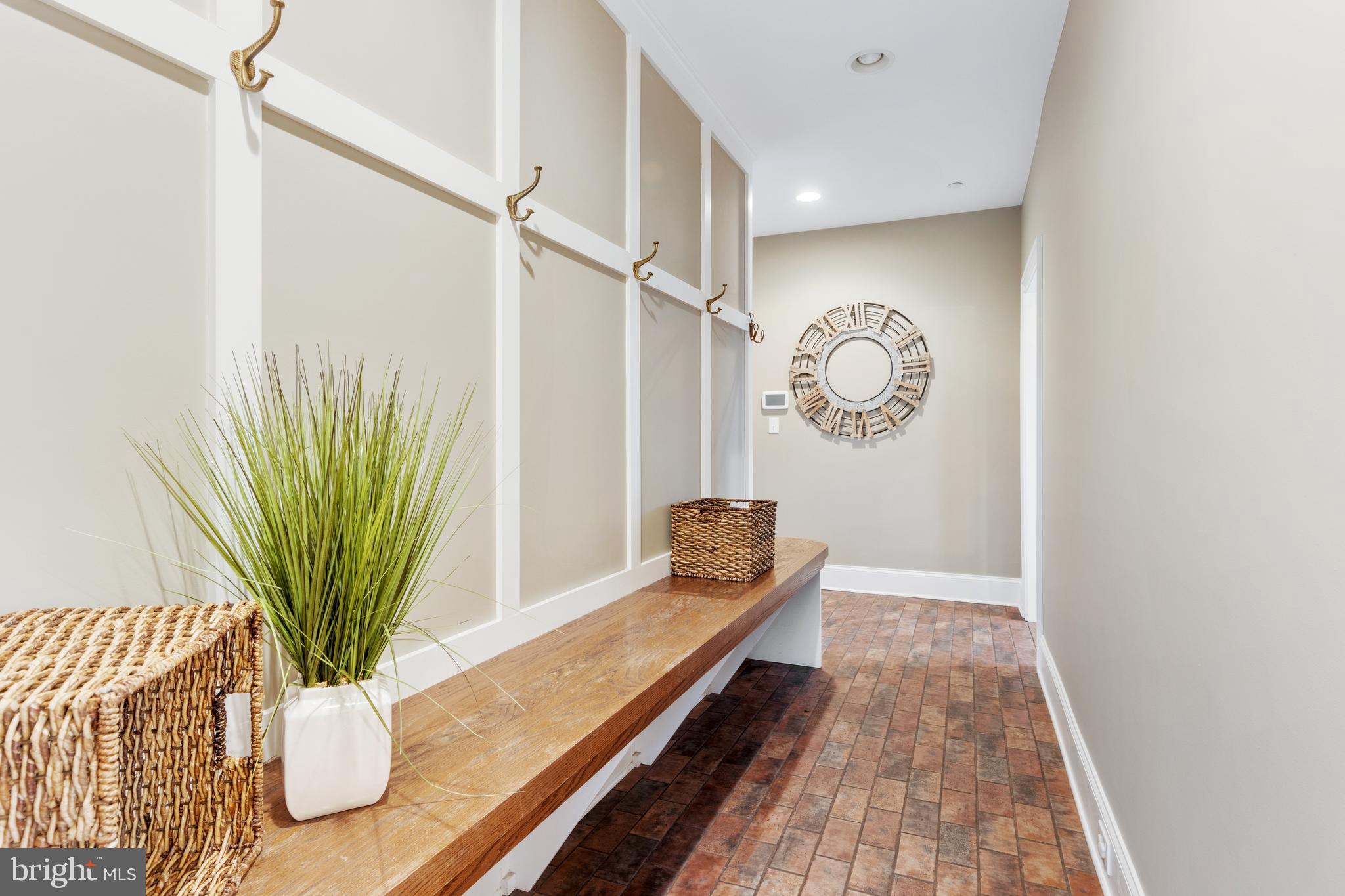 WHITE HORSE - Residential