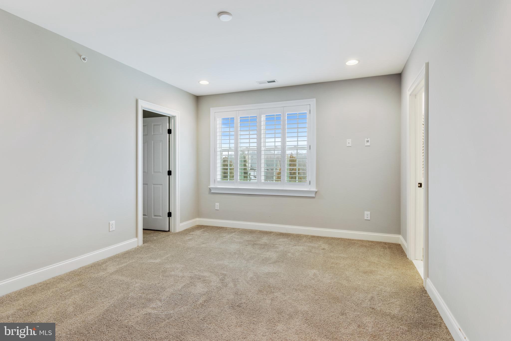 WHITE HORSE - Residential