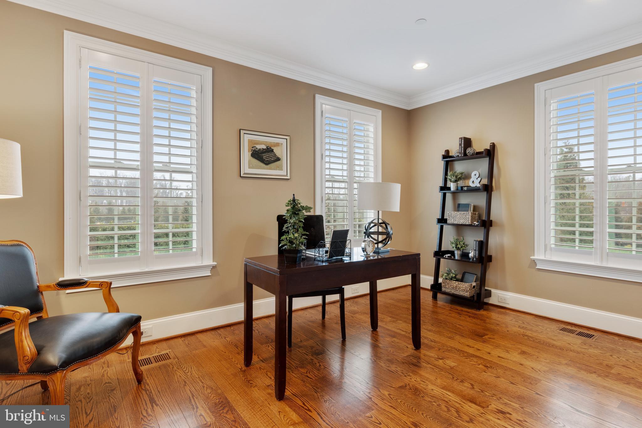 WHITE HORSE - Residential