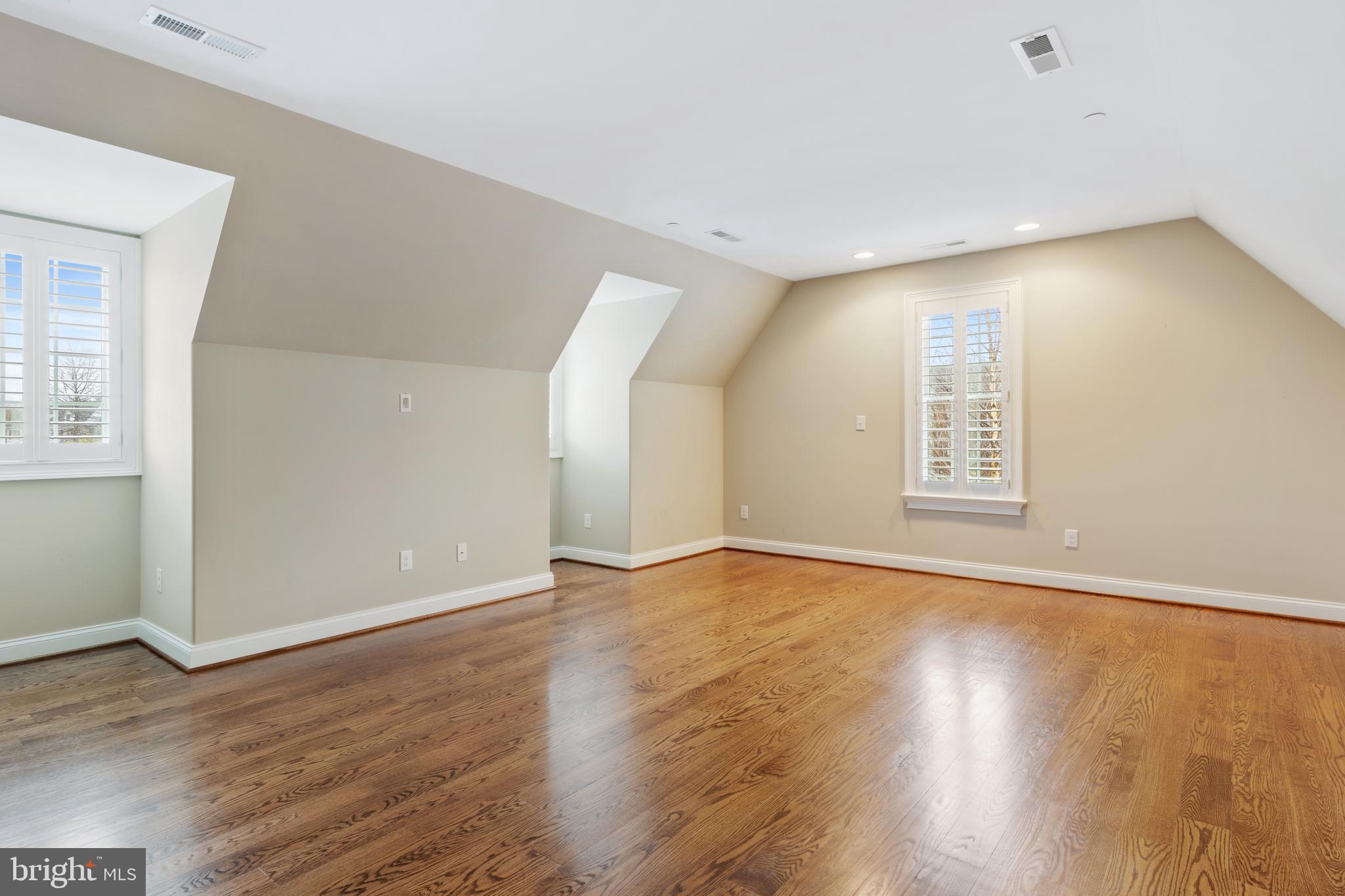 WHITE HORSE - Residential