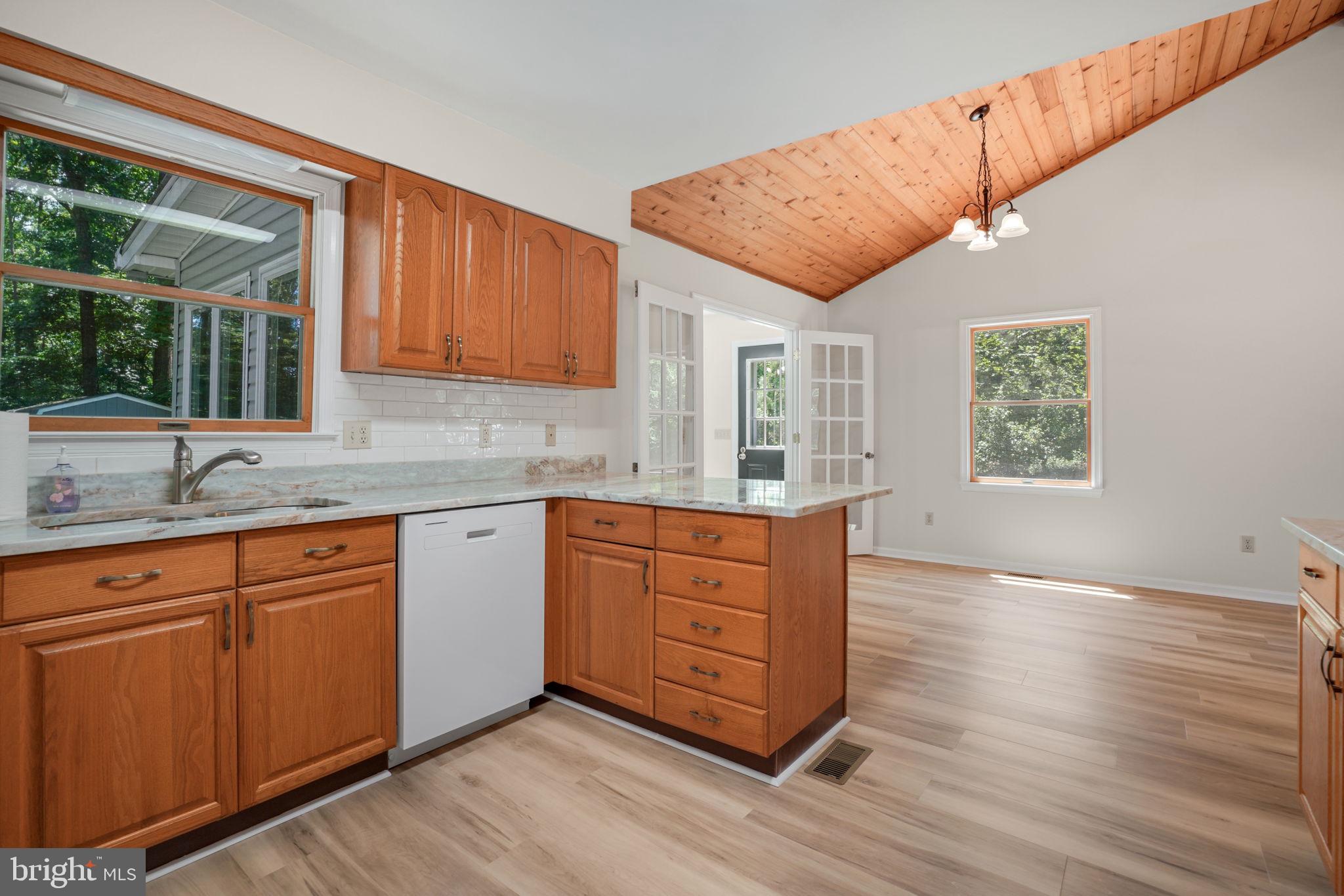 CAPTAIN'S COVE - Residential