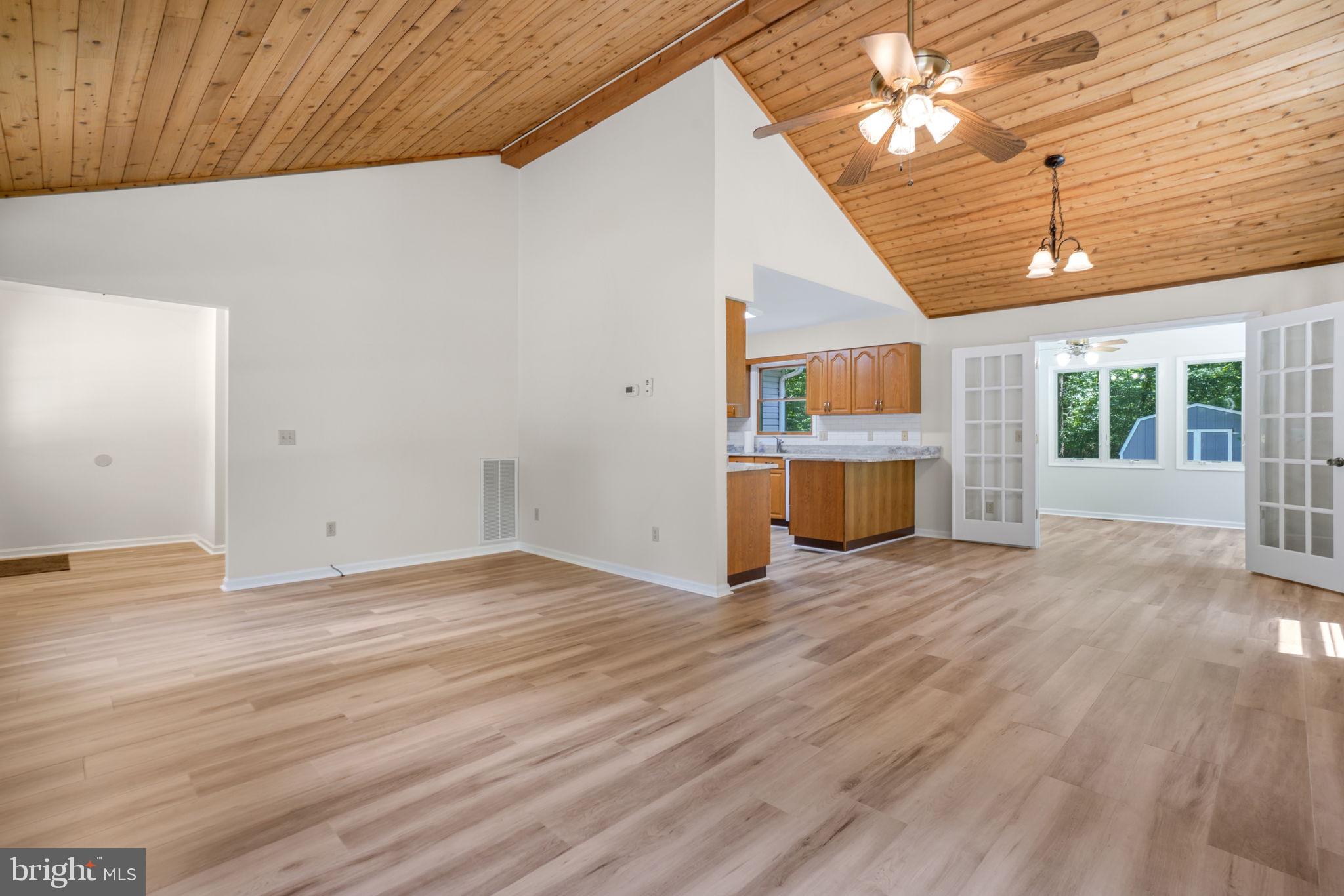 CAPTAIN'S COVE - Residential