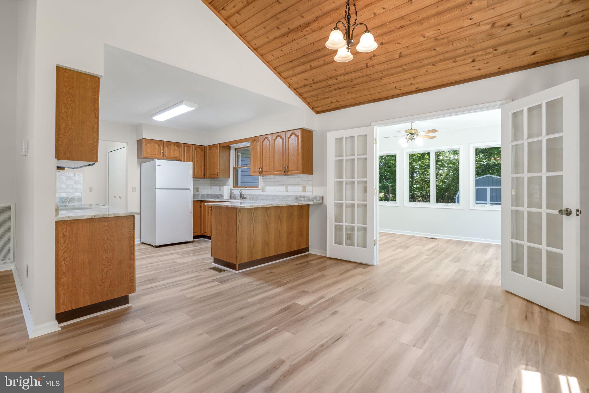 CAPTAIN'S COVE - Residential